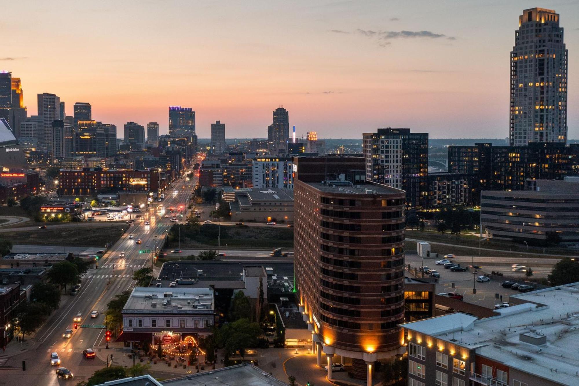 Courtyard By Marriott Minneapolis Downtown Zewnętrze zdjęcie