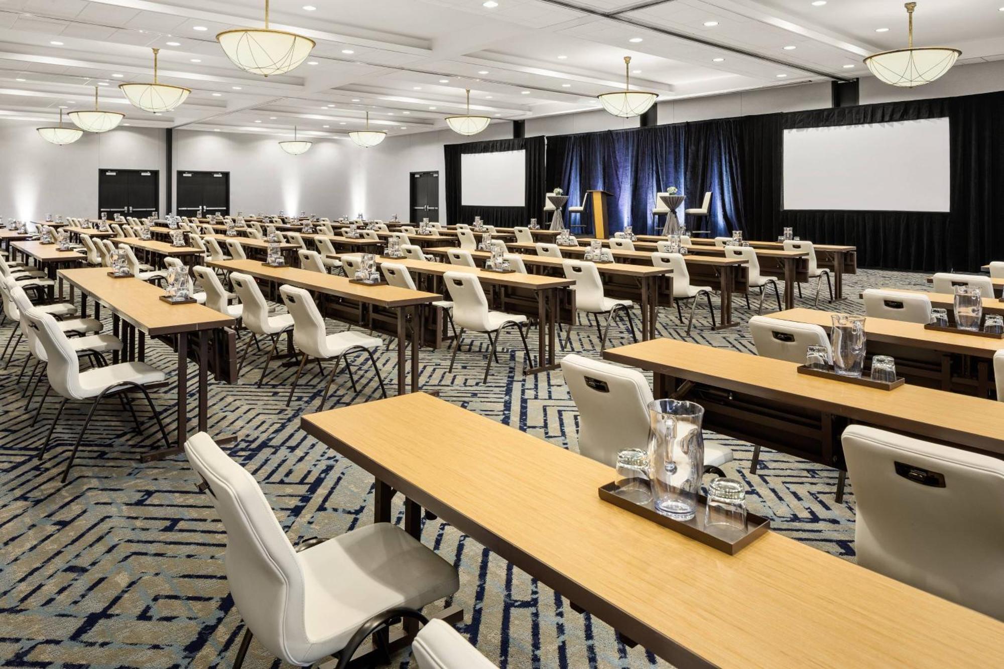 Courtyard By Marriott Minneapolis Downtown Zewnętrze zdjęcie