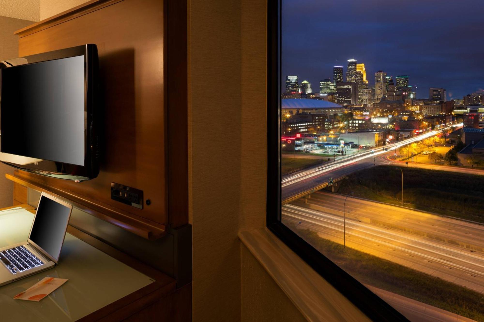 Courtyard By Marriott Minneapolis Downtown Zewnętrze zdjęcie